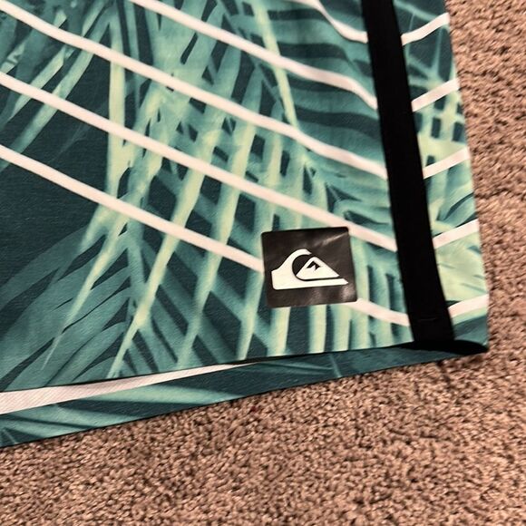 Quicksilver Boardshorts size 38 good condition ! - Picture 4 of 7